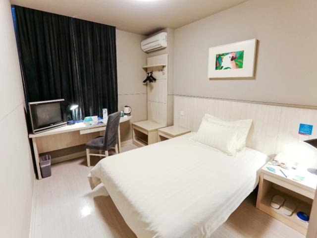 Jingjiang Inn Shanghai Minsheng Road Екстериор снимка