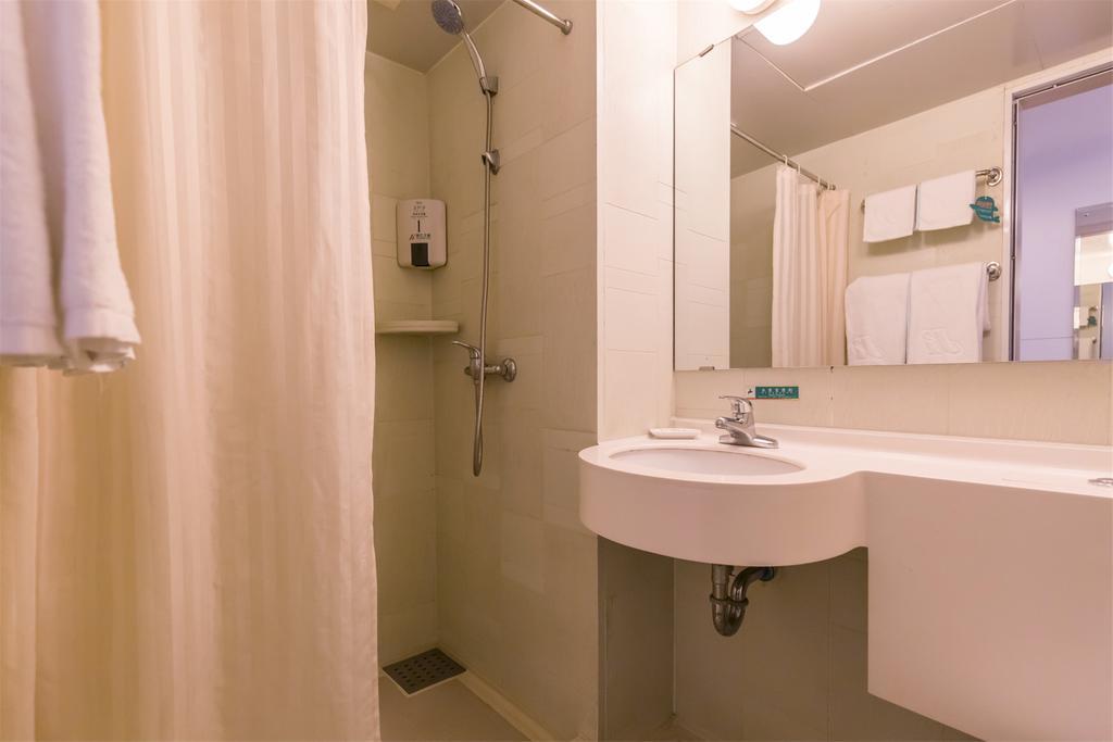 Jingjiang Inn Shanghai Minsheng Road Екстериор снимка